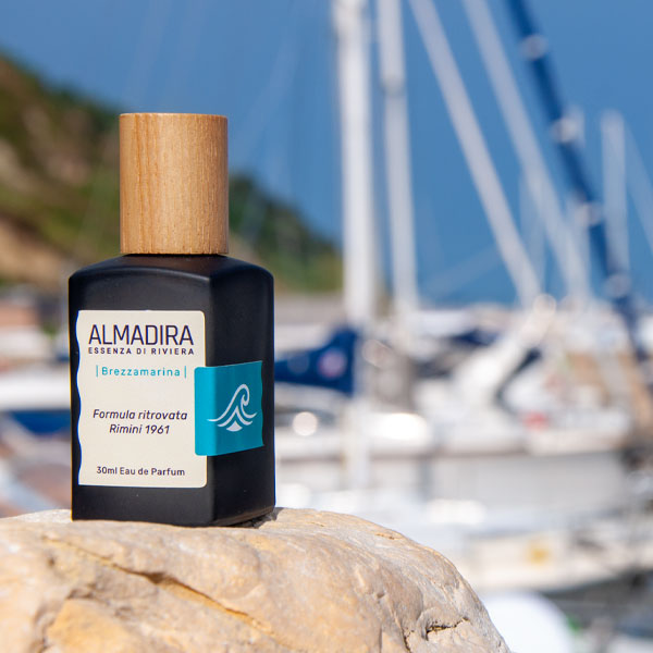 Almadira-flacone-30ml-profumo_barche-sfondo